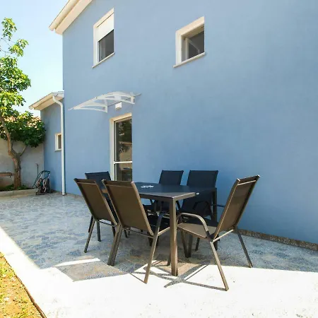 Holiday House “marta” Pula